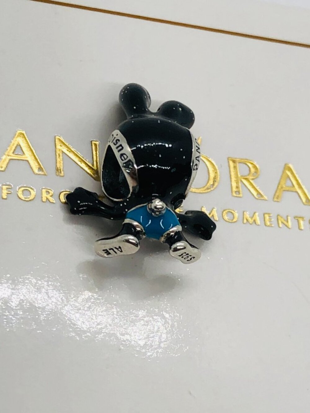 Pandora Disney Oswald The Lucky Rabbit Charm - Picture 2 of 6